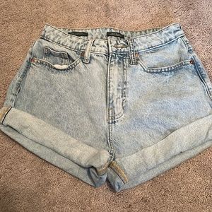 mom jean shorts, good condition size 24/00